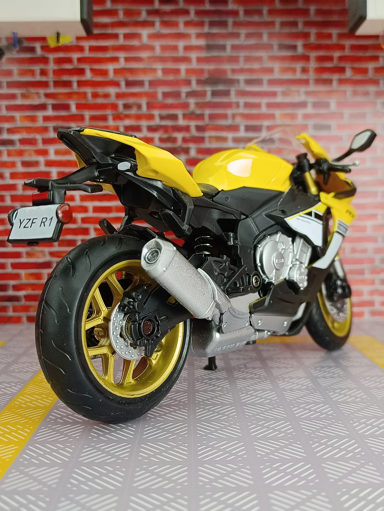 

CCA 1:12 моделирование Yamaha YZF-R1 модель мотоцикла ручной работы статические украшения автомобиль мотоцикл подарок на день рождения