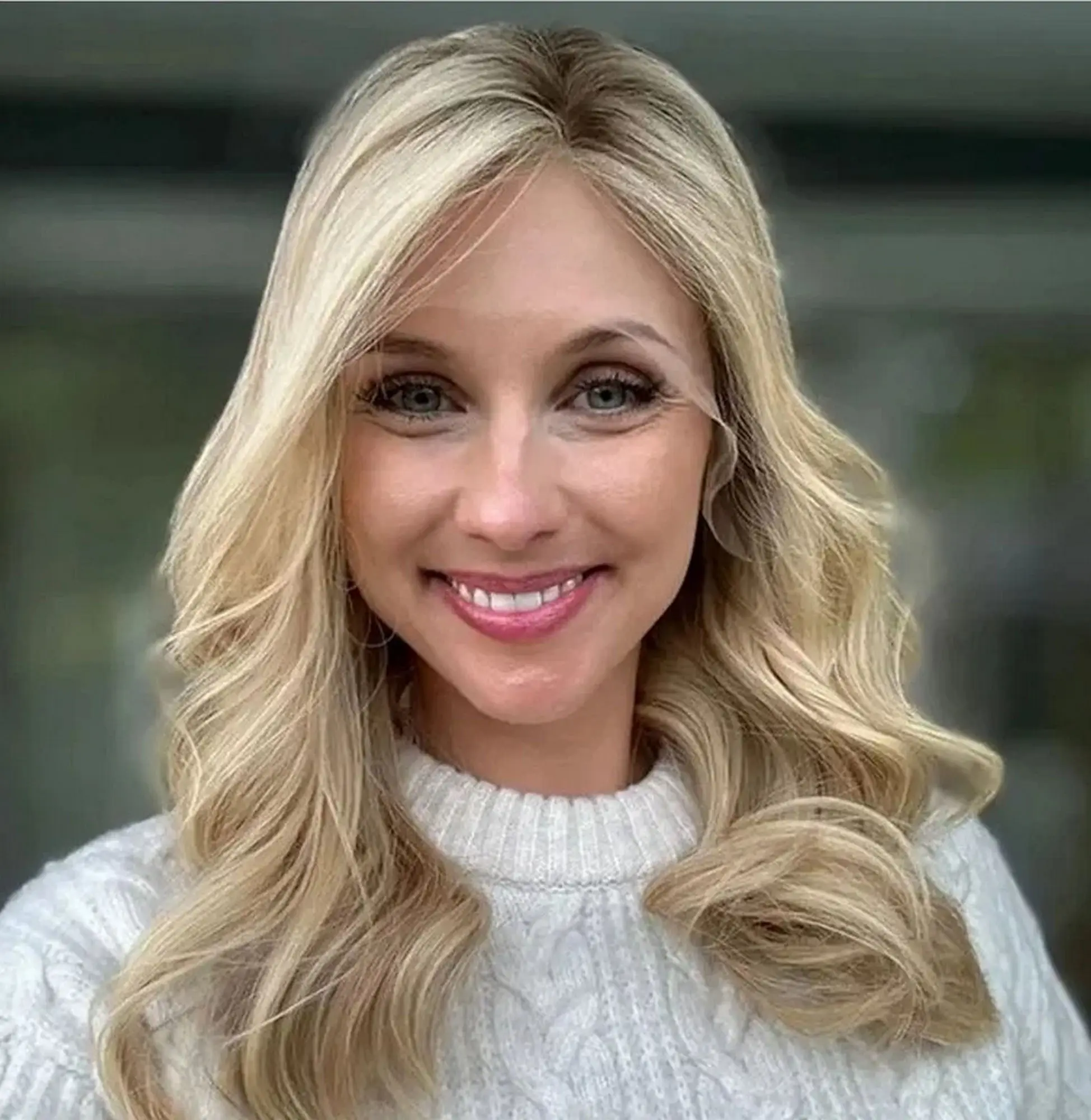 Free Part Synthetic Lace Front Wig For Women Ombre Light Blonde Wig With Roots Body Wave Fast Shipping Wigs High Quality Fiber
