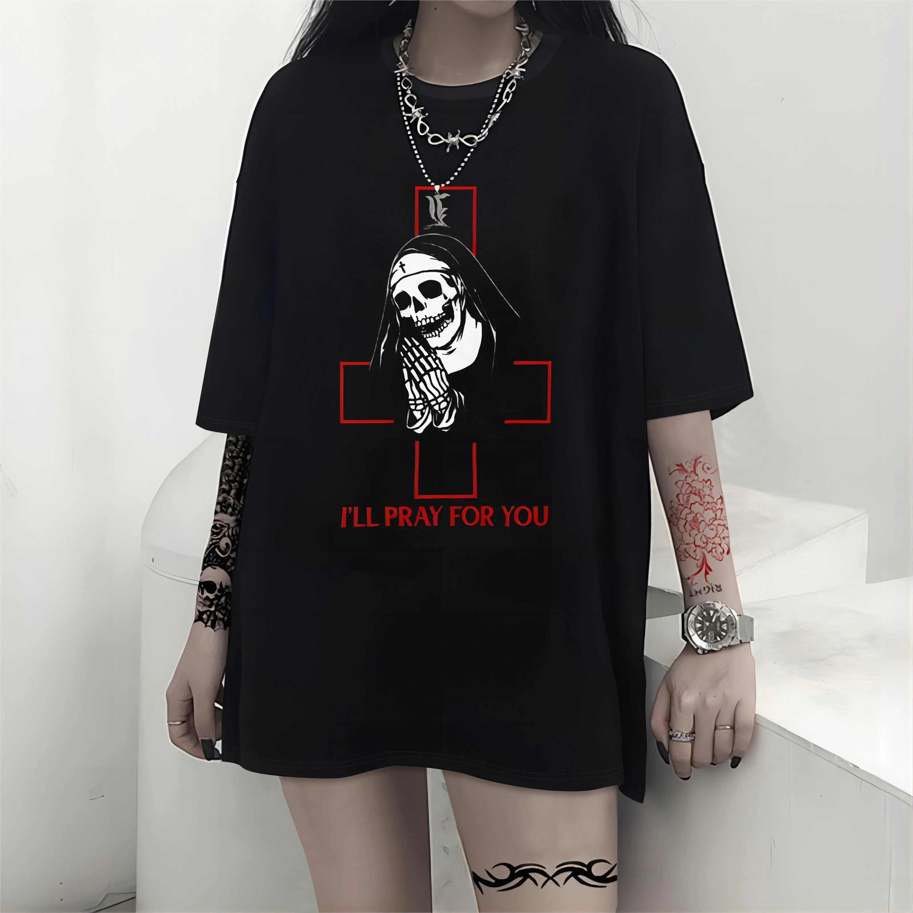 

Женская футболка с рисунком Сатаны