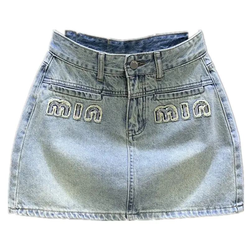 Gonna in Denim con toppe ricamate a lettera vita alta Slim Fit 2024 nuovo stile estivo gonna blu chiaro lavata a-line