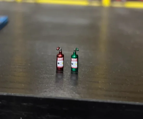 1:64 Automobile nitrogen cylinder Automobile nitrogen acceleration bottle model ornament