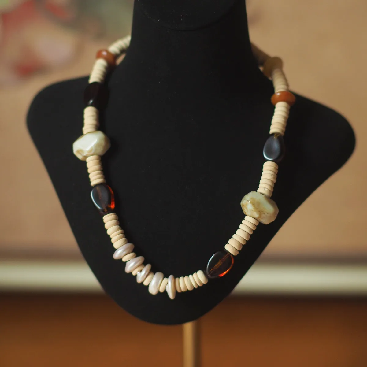

2025 Minimalist Ocean-Motif Western Necklace - Colorful Gem Simulant Coconut Wood Beaded Spring-Summer Niche Gift Jewelry