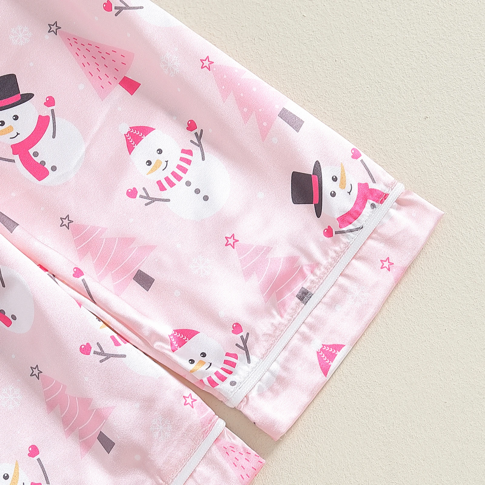 BeQeuewll Santa Claus Print Kid Boy Girl Sleepwear Christmas Toddler Pajamas Sets Satin Silk Long Sleeve Button Tops Pants Set