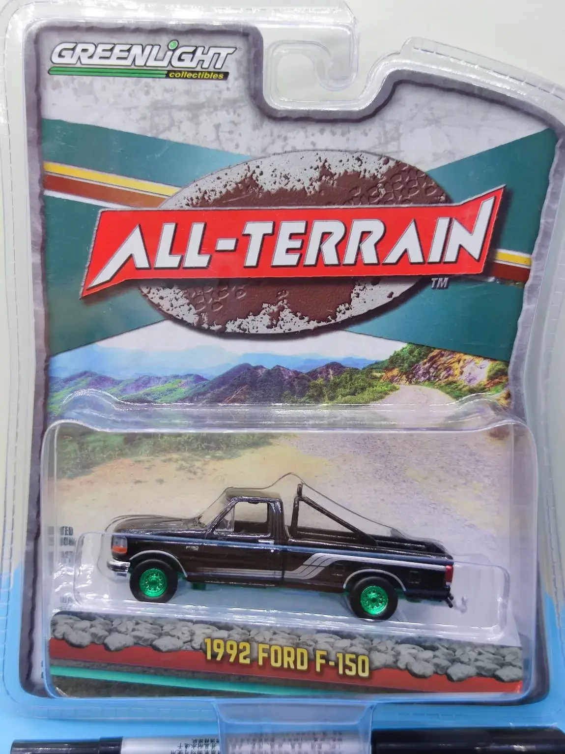 

Коллекционная модель автомобиля из сплава GreenLight 1:64 1992 FORD F-150 Green Edition