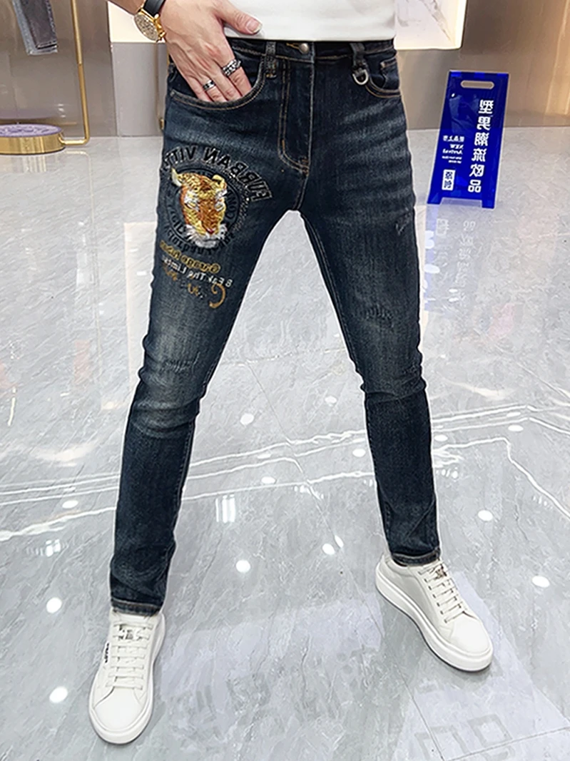 

Trendy Tiger Head Rhinestone Washed Jeans Men's Casual Slim Fit Jeans Youthful Style mid Waist Long Pants for Autumn