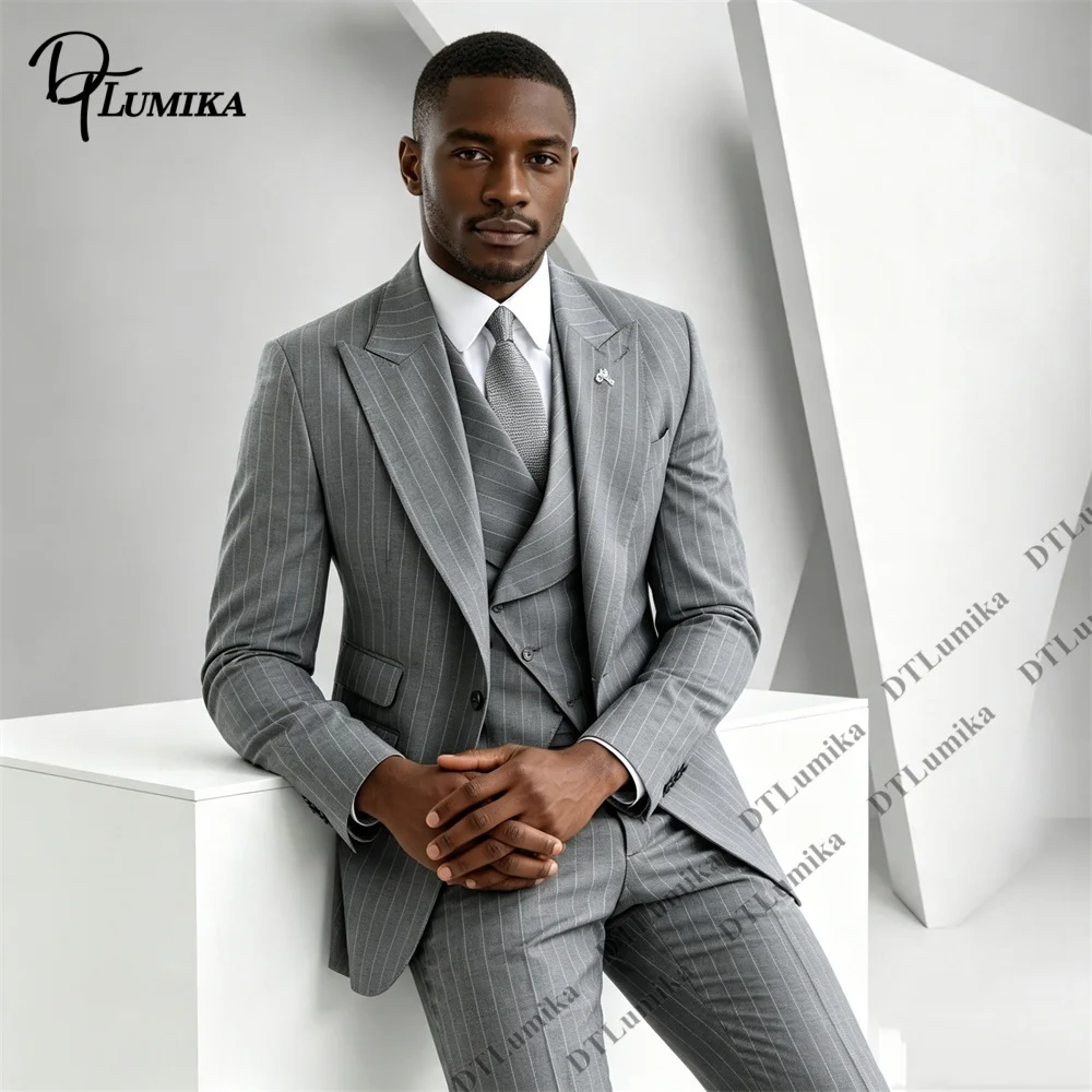 Fitted Pinstripe Men's Formal Three Piece Suit Set Double Breasted Vest Peak Lapel Formal Outfit For Groom Banquet Bespoke Suit