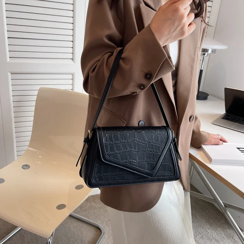 حقيبة يد نسائية فاخرة وبسيطة مصنوعة من الجلد حقيبة كتف أنيقة للنزهات اليومية الأنيقة