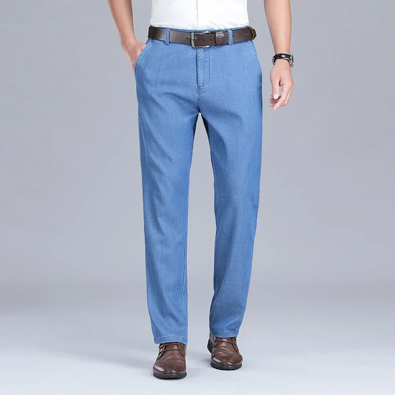 2024 nuevos pantalones vaqueros sueltos de tela fina de Lyocell para hombres pantalones vaqueros elásticos de moda de negocios azul claro ropa masculina pantalones de marca