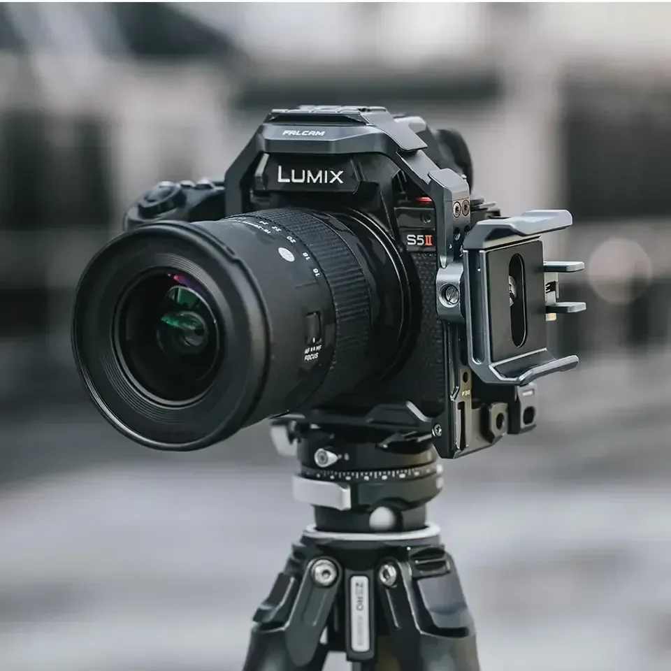 

FALCAM Universal Adjustable Metal Holder for SSD with Removable Clamp Interface Cold Shoe 1/4" Screw Hole Holder Camera C00B3904