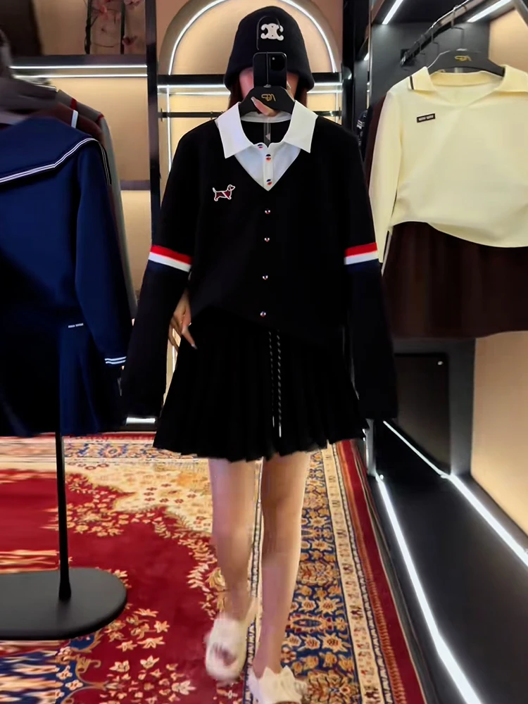 

Комплект из двух предметов: свитер свободного кроя и плиссированная юбка (эффект двухслойности), осенняя коллекция, удобный, дышащий, модный