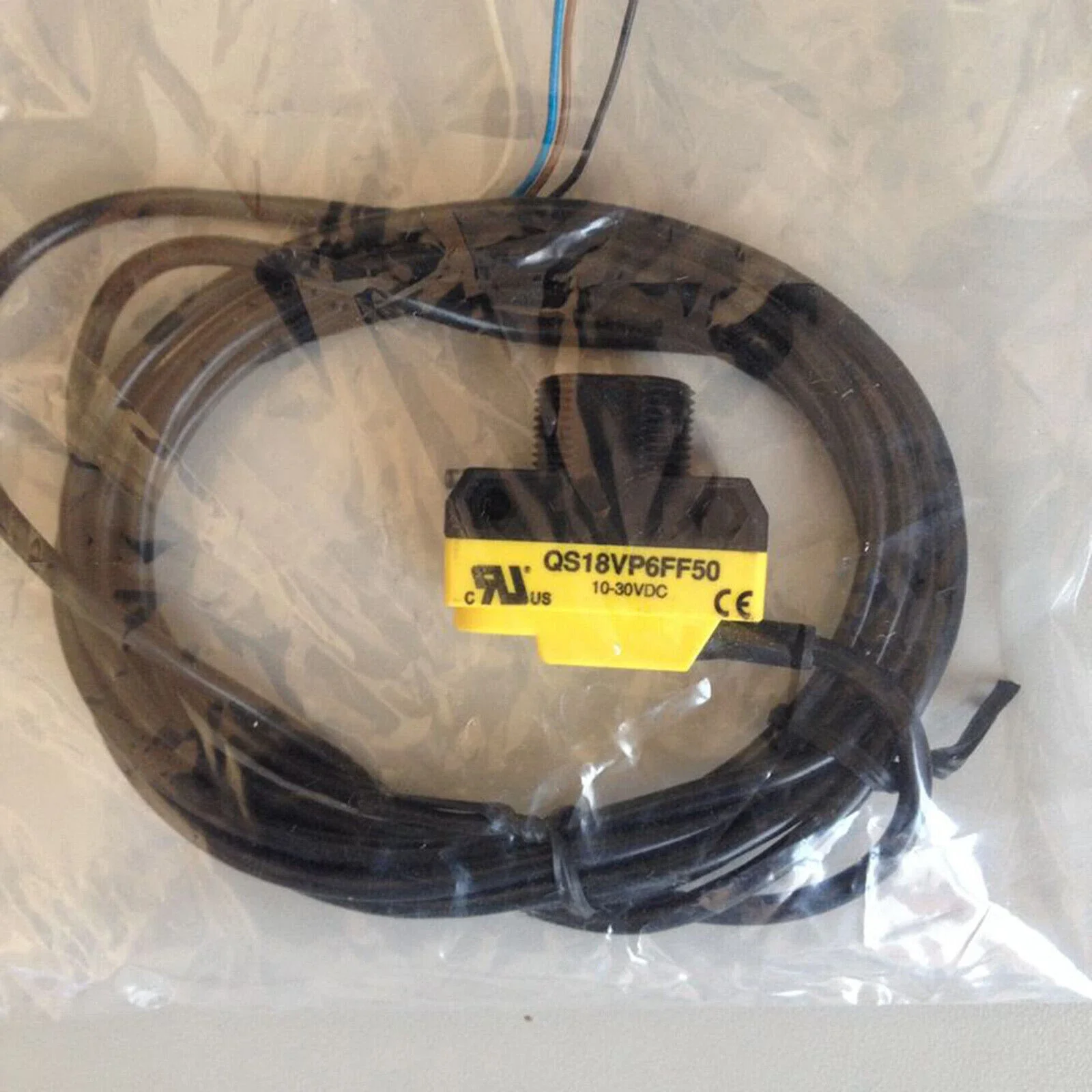 QS18VP6FF50 Photoelectric Sensor, Fixed Field, 50mm, 10-30VDC, PNP, Cable, QS18