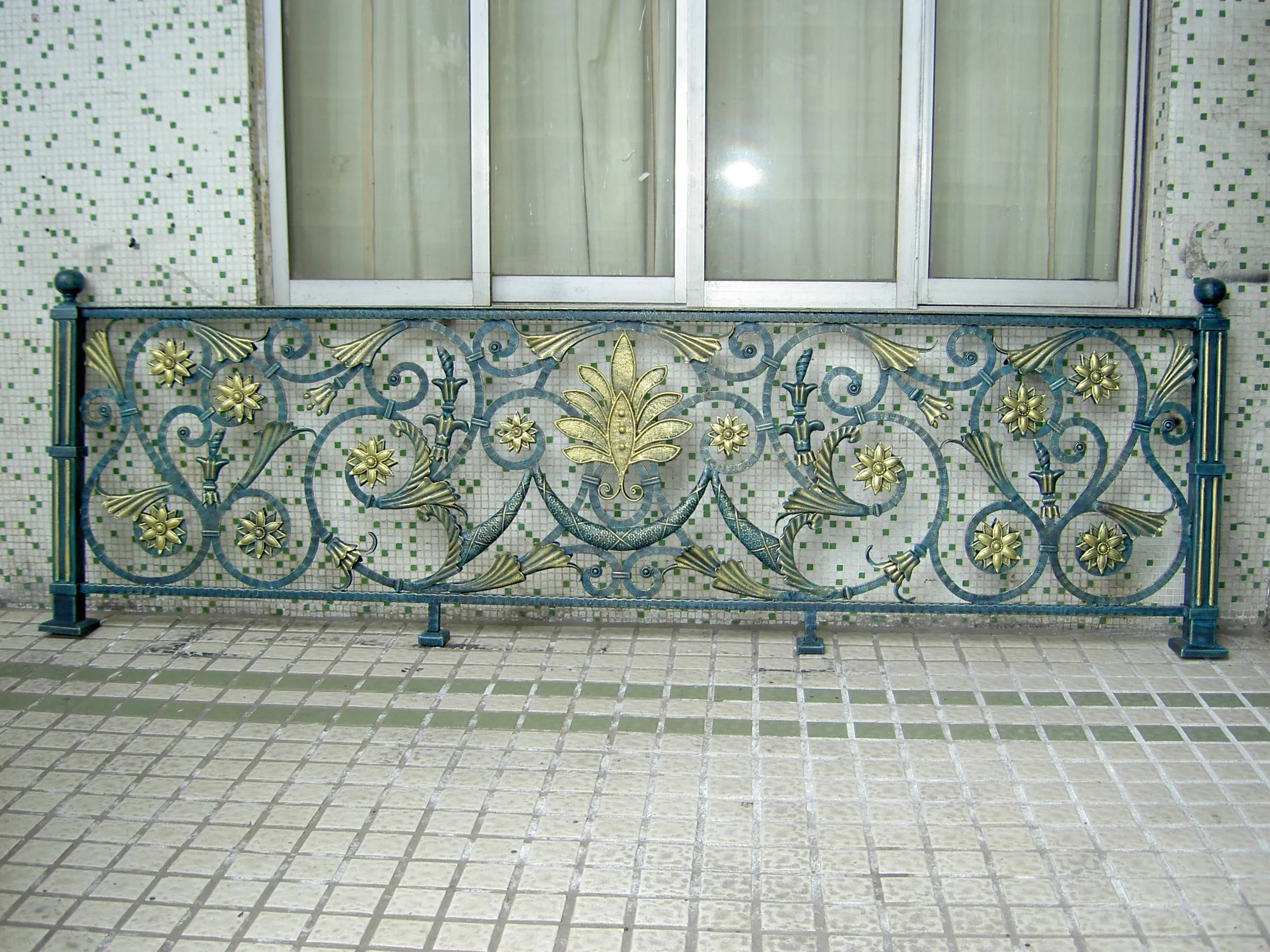 

China Luxury Traditional Design Wrought Iron Balustrade Balcony Railing Stair Fence for America