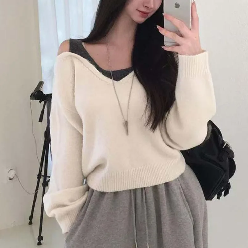Chic Autumn Color Block Design Shoulder Bared Long Sleeve Vest Knitted Top Loose Fit Soft Texture Daily Wear Female Fashion