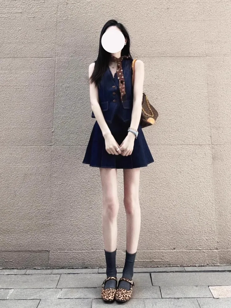 

Fashionable Casual Women's Summer Outfit Short Sleeve Top And Pleated Denim Vest Two Piece Set V Neck Button Closure Other Ma...