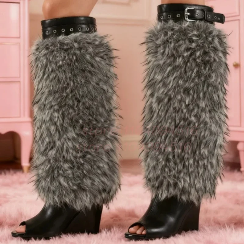 

Серые сапоги до колена на танкетке с мехом, женские черные кожаные сапоги с пряжкой на ремне и открытым носком, модные пикантные вечерние модельные туфли для подиума
