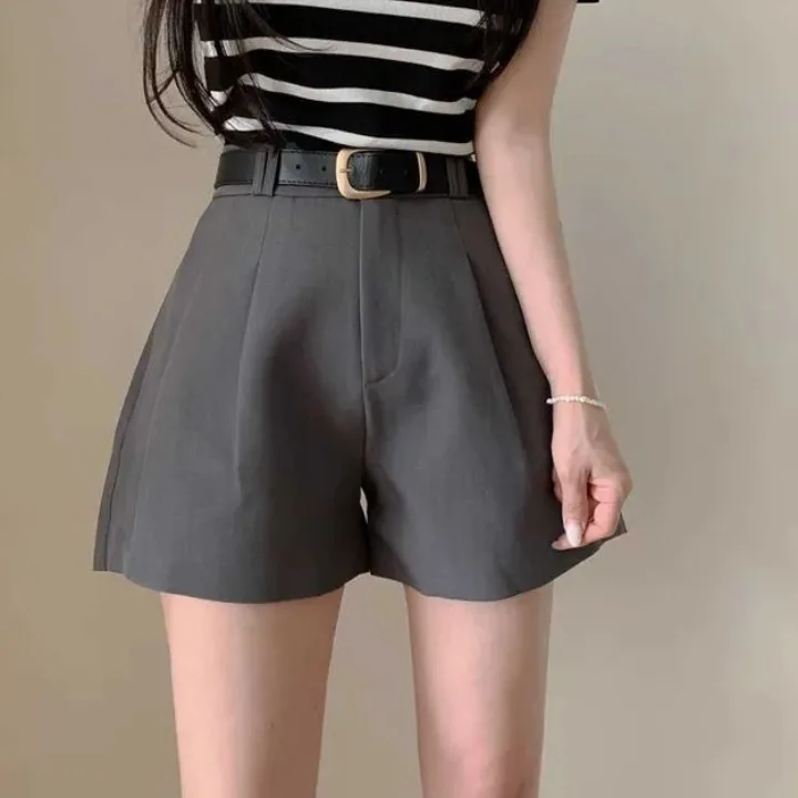 

Летние винтажные шорты-костюм для женщин: свободные, стройнящие, с высокой талией, струящиеся, А-силуэт, широкие штанины, с поясом, повседневный стиль, полиэстер