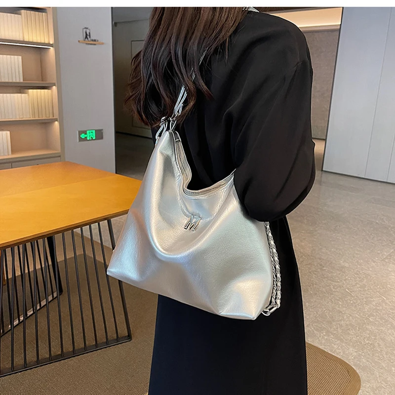 اتجاه الموضة، حقائب ذات سعة كبيرة، حقيبة يد نسائية جديدة، حقائب كتف متعددة الاستخدامات، حقائب ظهر شعبية متعددة الأغراض #5