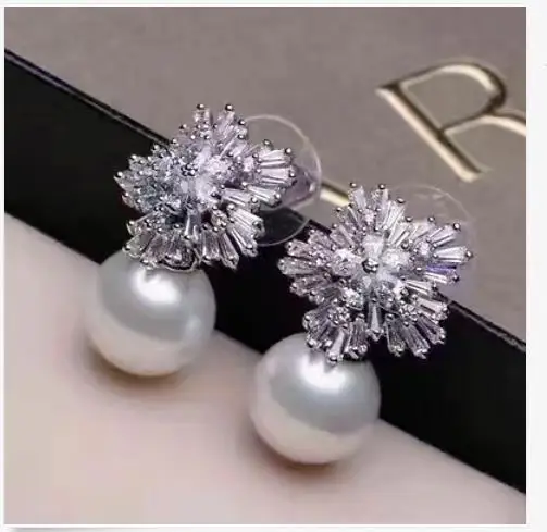 

a pair of 10-11mm south sea round white pearl earring