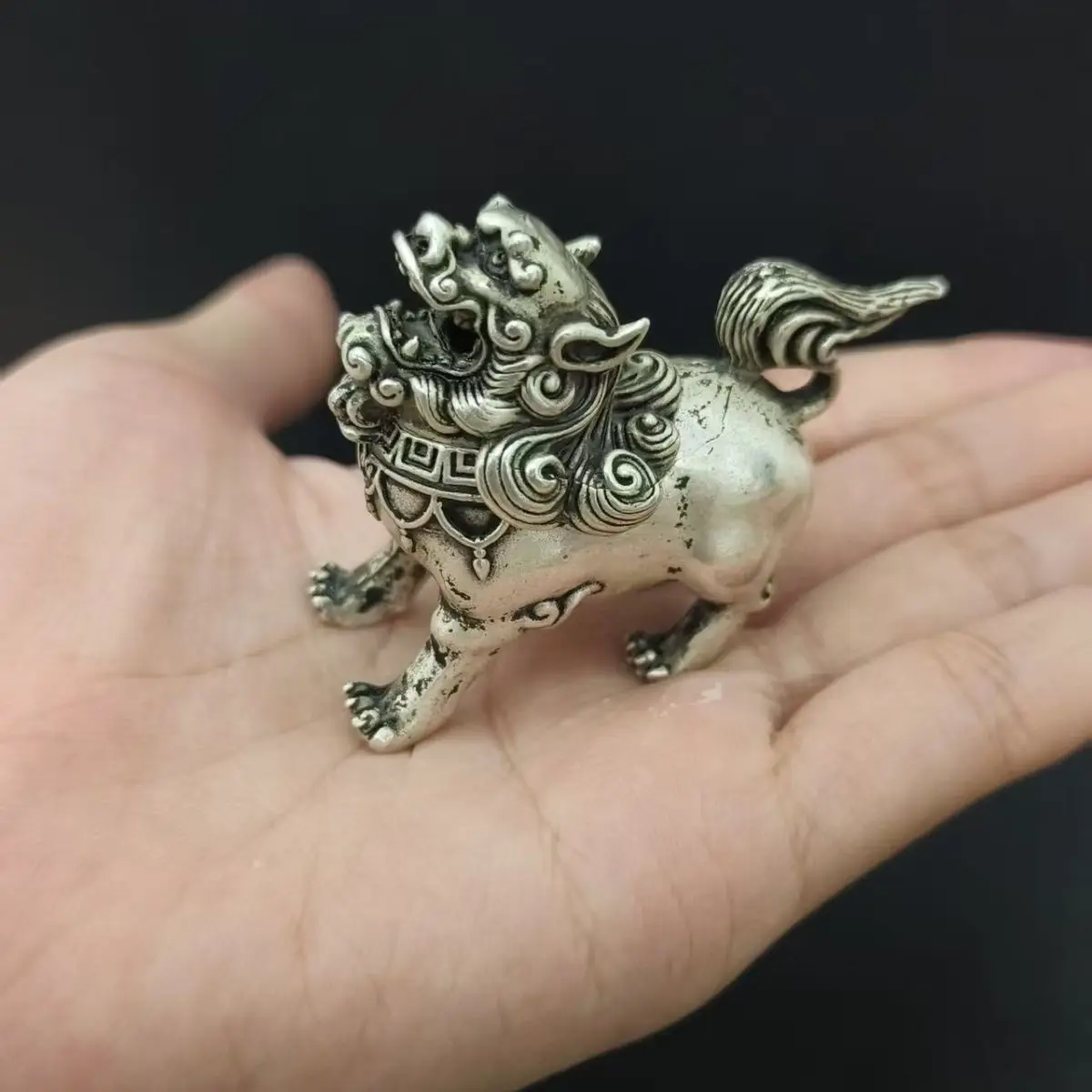 Kirin incense burner creative auspicious beast roaring towards the sky sandalwood incense burner home study metal handicrafts or