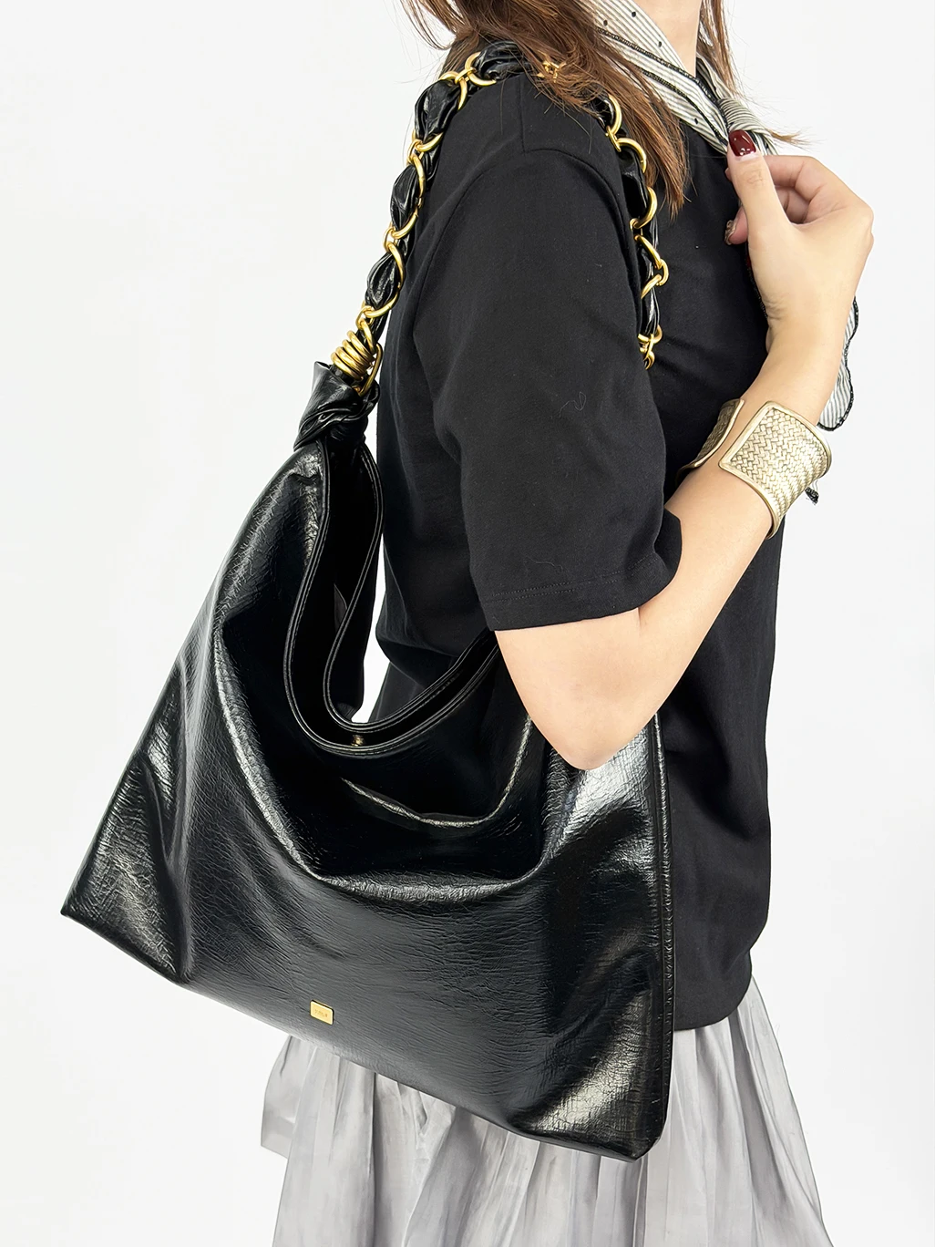 makilo-summer-2026-commuter-large-capacity-tote-bag-chain-shoulder-strap-fashion-bucket-single-shoulder-bag-simple-design