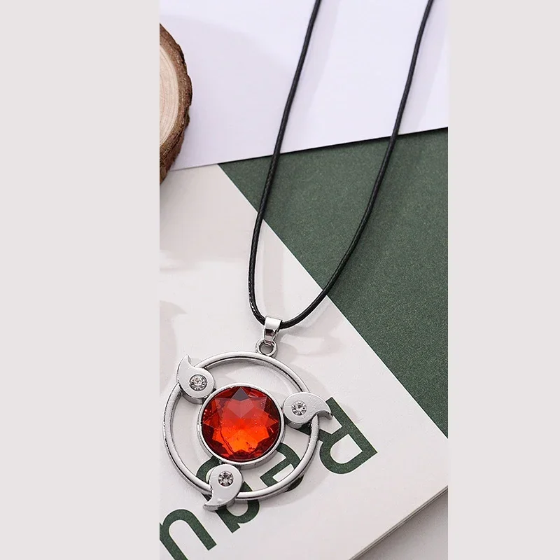 Hot Anime Konoha Halskette Akatsuki Red Cloud Anhänger Uzumaki Anime Zubehör Schlüsselbund Cosplay Akatsuki Itachi Cartoon Schmuck