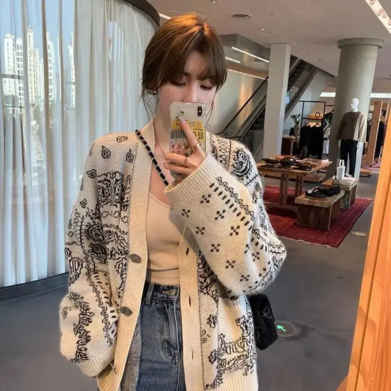 

V-Neck Retro Jacquard Knitted Cardigan Heavy Industry Small Fragrance Casual Long-Sleeved Sweater Jacket 2024 Autumn Winter Tops