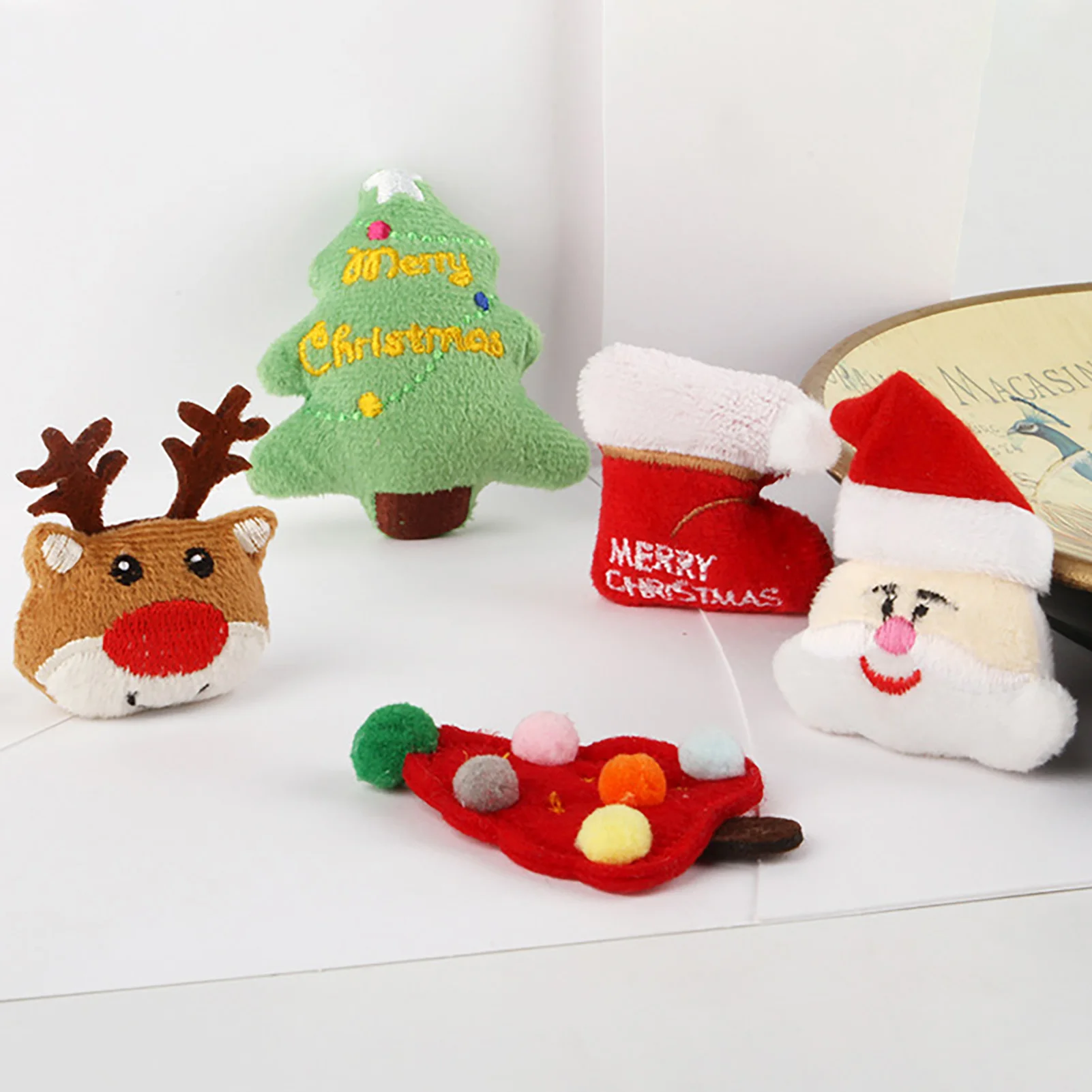 Soft Plush Toy Christmas Theme Adorable Fine Sewing Bite Resistant Stuffed Toy For Pets Dogs Cats