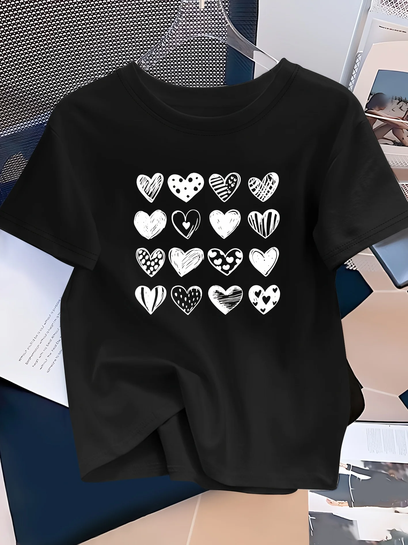 

Women's Casual Heart Print T-Shirt - Soft Crew Neck Short Sleeve Black Top with White Heart Graphic Summer Streetwear Fashion