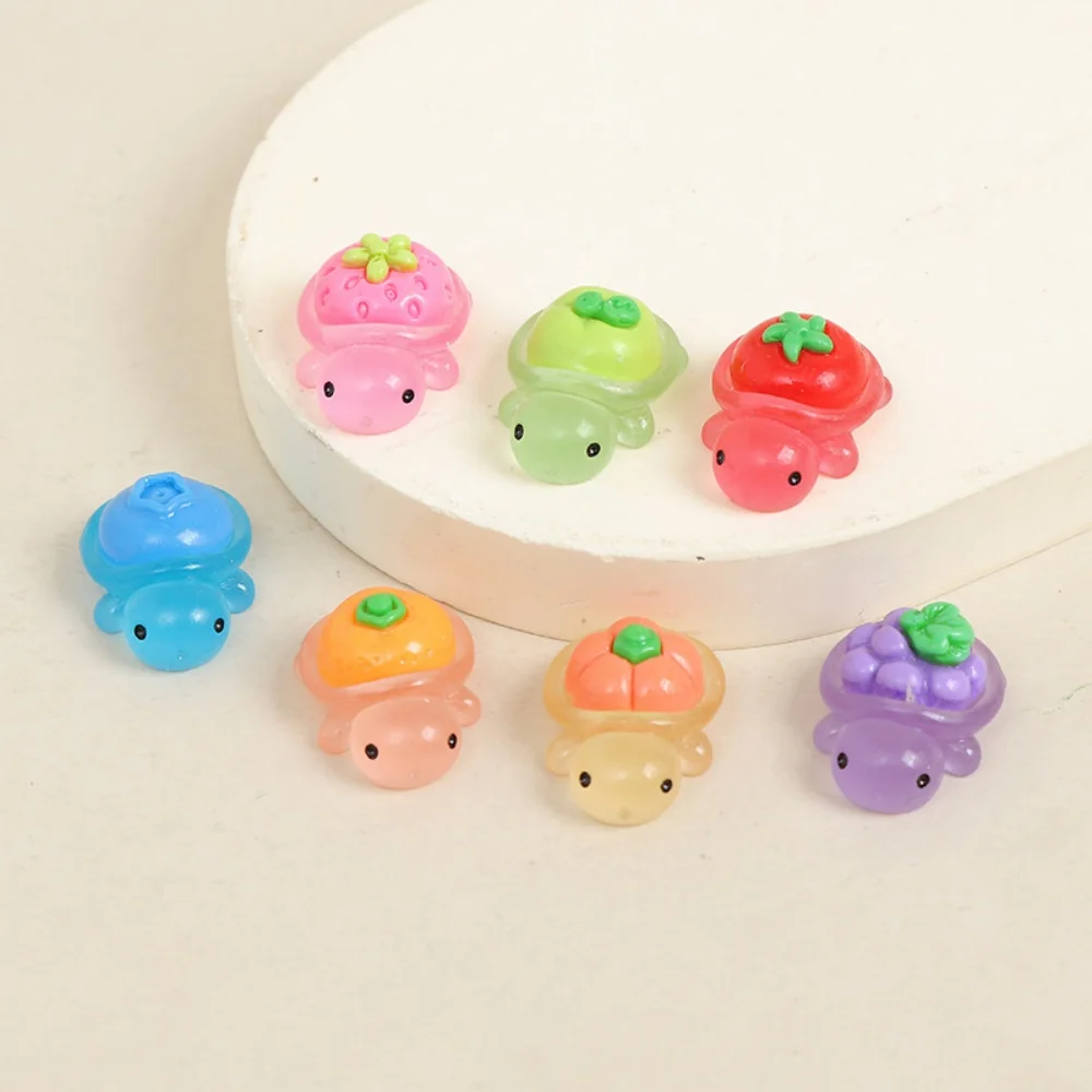 10 Stück Cartoon Leuchtende Fruchtschildkröte 3D Harz Schmuck Bastelarbeiten Traube Kürbis Erdbeere Tier Mini Dekoration – Detail 4