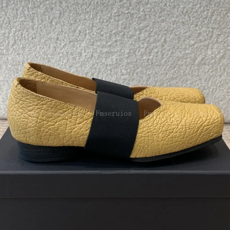 

2025 элегантные женские балетки из кожи с квадратным носком на низком каблуке и эластичным ремешком, простые однотонные модные повседневные модельные туфли в стиле ретро