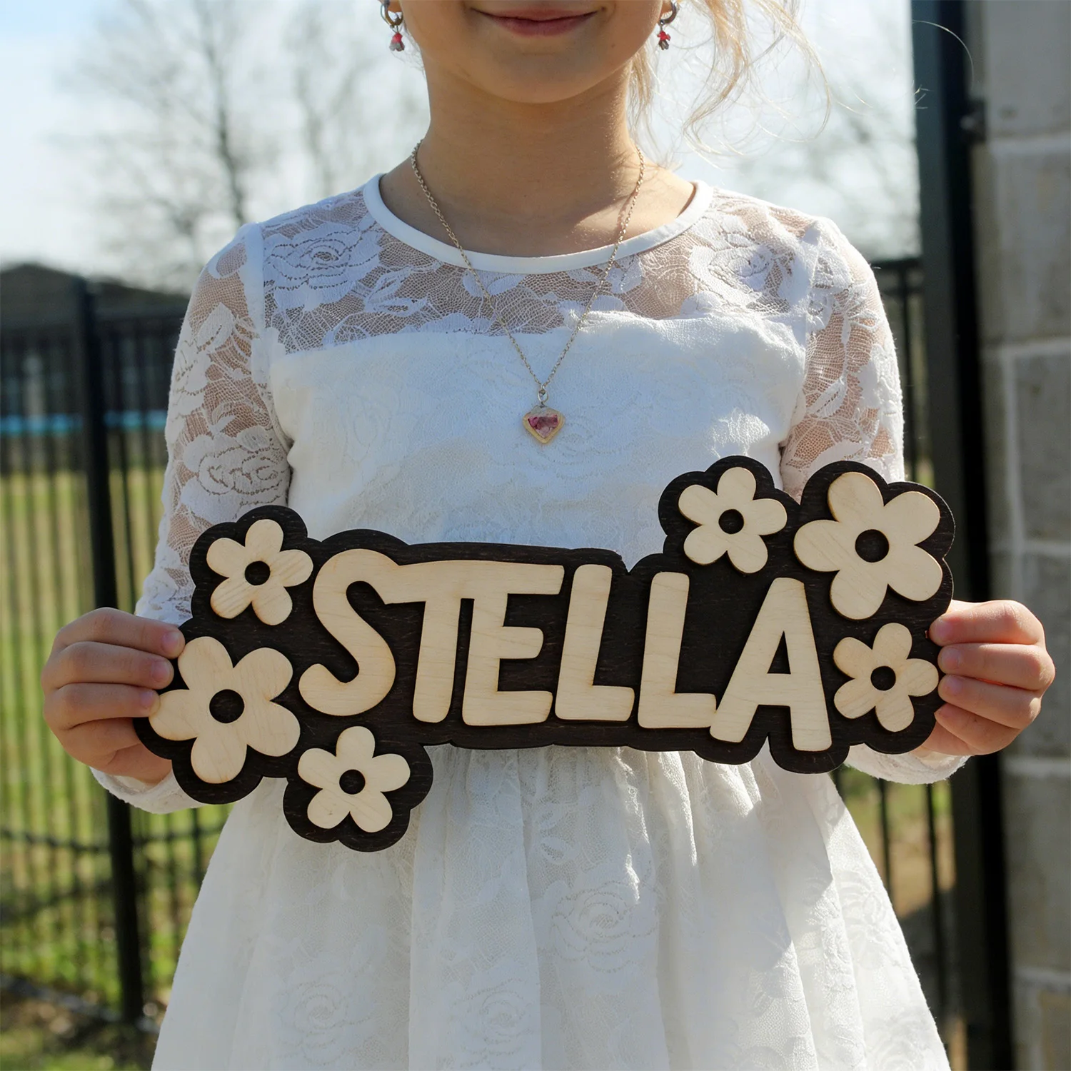 1pc cute small flower wooden surname brand, customizable content, home decoration, bedroom wall decoration, holiday gifts