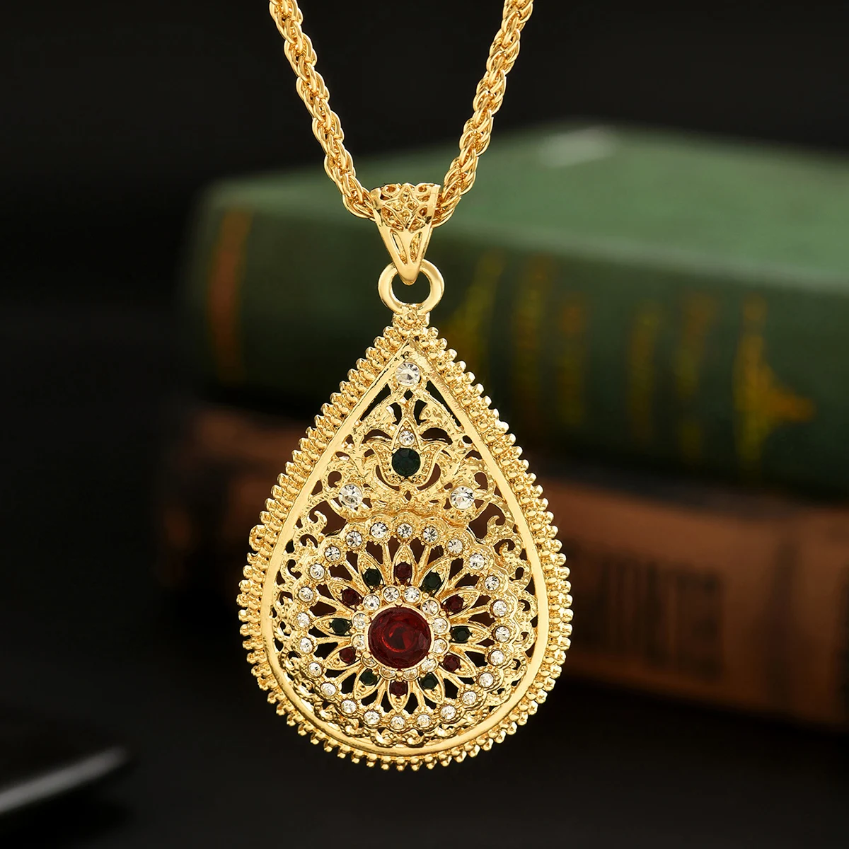 

Retro Moroccan Style Pendant Necklace with Carved Hollow Pattern Gold Plated Chain for Wedding Banquet Accessories
