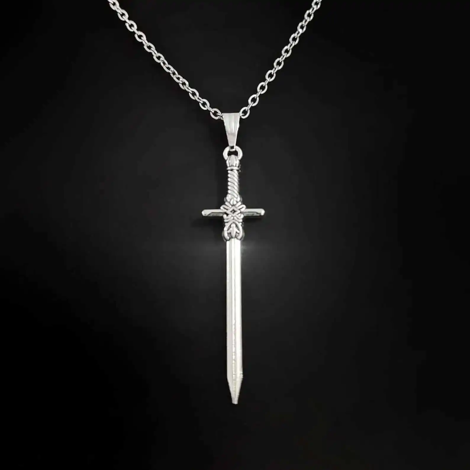 Persönlicher, exquisiter silberfarbener Messer-Schwert-Anhänger aus Edelstahl – Halskette für Damen und Herren, Gothic-Punk-Schmuck-Accessoire, Geschenk – Detail 4