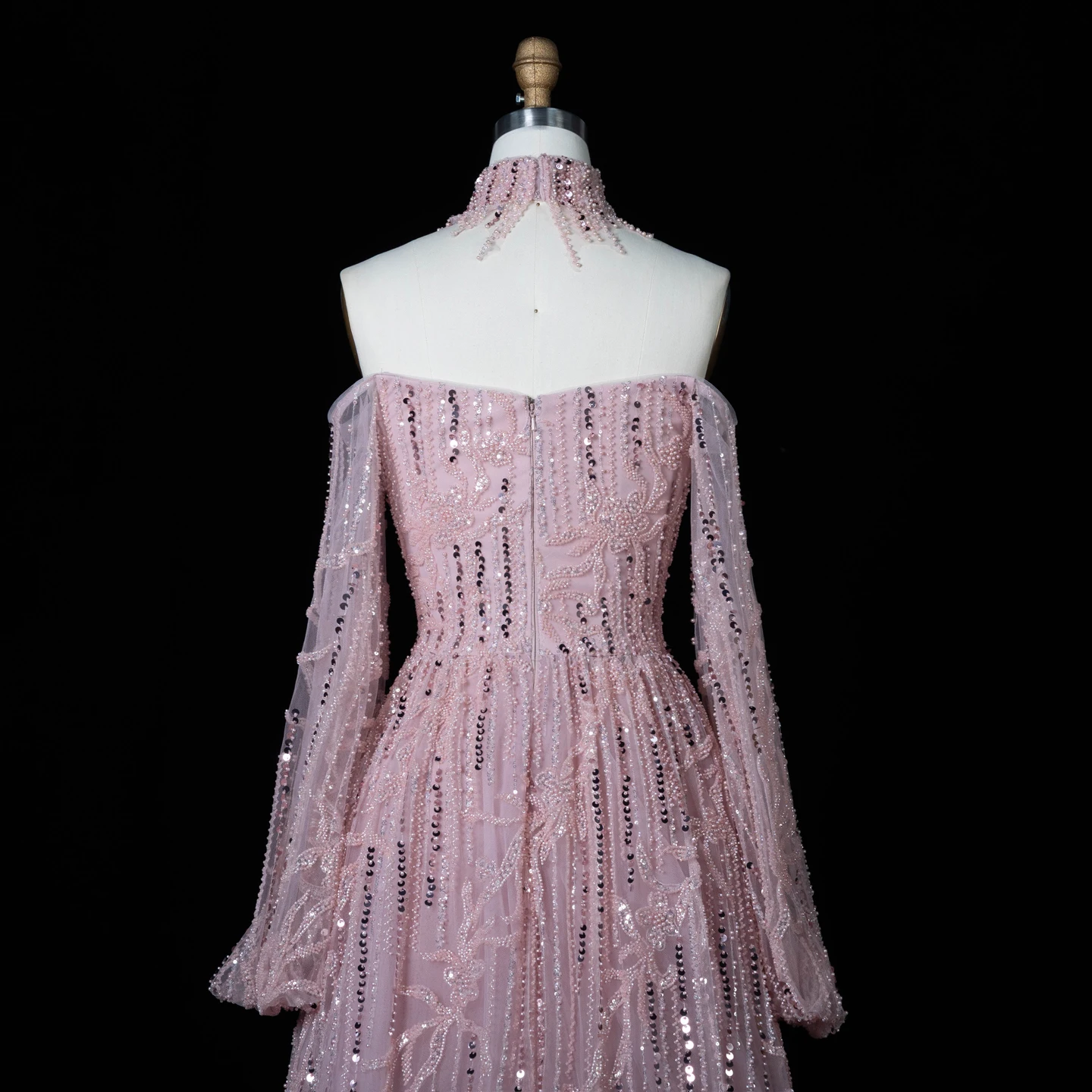 Sharon Said Luxuriöses Rosa Schulterfreies Abendkleid mit Langen Laternenärmeln und Perlenbesetzter Halskette Dubai Formelle Partykleider SS411 Maßanfertigung – Detail 10