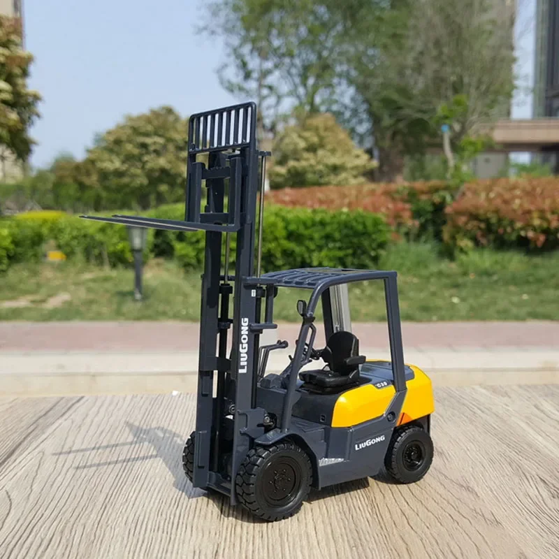 1:25 Scale Liugong Forklift C30 Internal Combustion Stacker Alloy Machinery Model Collection Ornaments