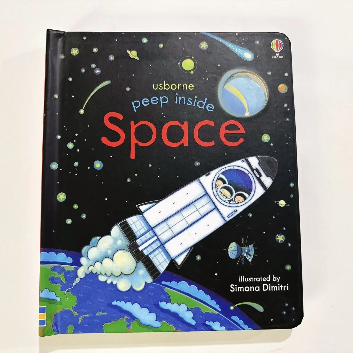 

Подглядывает внутреннее пространство. Английский. Детский комикс для раннего образования родителей и детей. Популяризация науки.