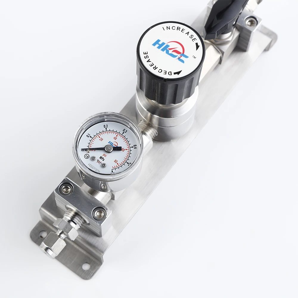 HCSA00 Easy-to-install gas regulator with gauge type