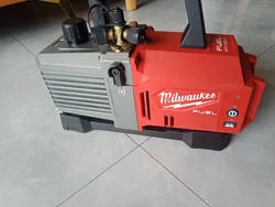 Milwaukee Electric Vacuum Pump Kit, 2941-21, M18, FVP5-0, M18, Combustível 5 Cfm, Corpo Apenas Segunda Mão