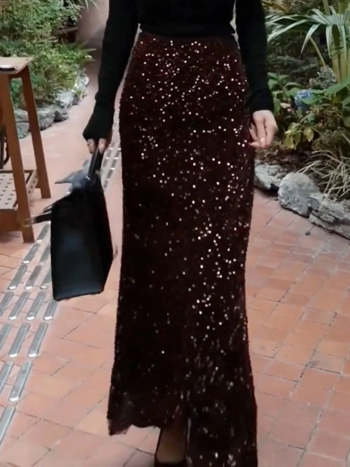 

Гламурная винно-красная юбка с пайетками и высокой талией, осень 2024, новая модель, винтажный стиль, длинная юбка в корейском стиле, большие размеры, женская юбка.