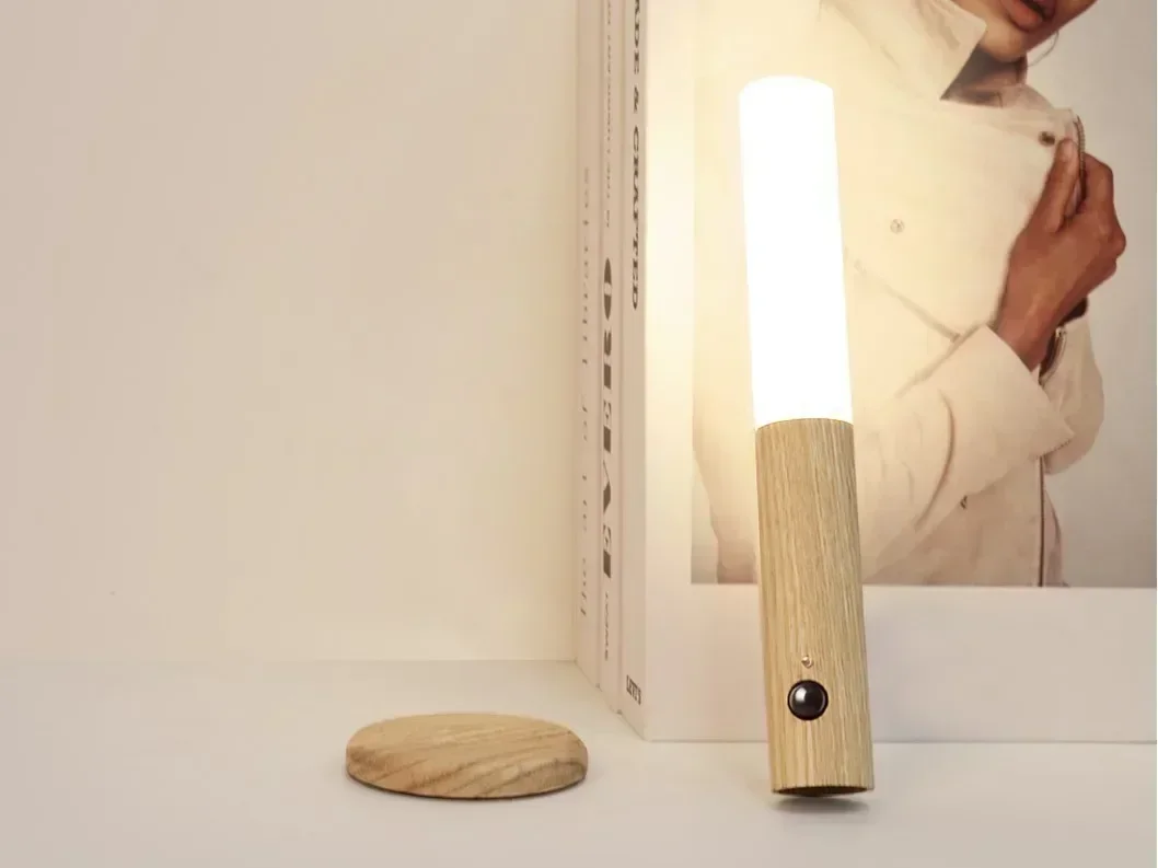 Luz LED nocturna con Sensor de movimiento inteligente, luces de pared de inducción inteligentes para el cuerpo humano, lámpara artística de madera de imitación para mesita de noche y dormitorio