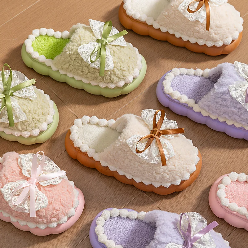 

Домашние тапочки с кружевной отделкой, плюшевый верх с глубоким ворсом, регулируемые ленты с акцентами, термофлисовая подкладка для уютной домашней одежды