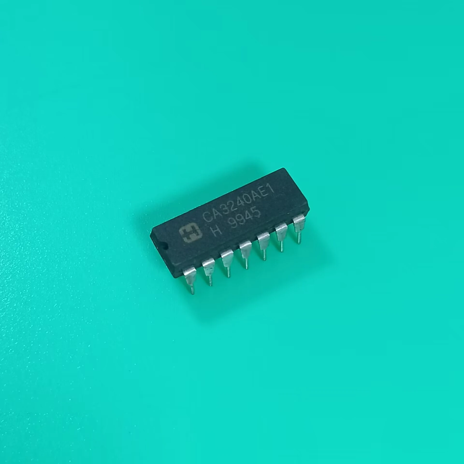 CA3240AE1 DIP-14 IC CA 3240 AE1 CA3240AE 1 DUAL 4.5MHZ BIMOS OPERATIONAL AMPLIFIER WITH MOSFET INPUT/BIPOLAR OUTPUT CA3240AEI CA