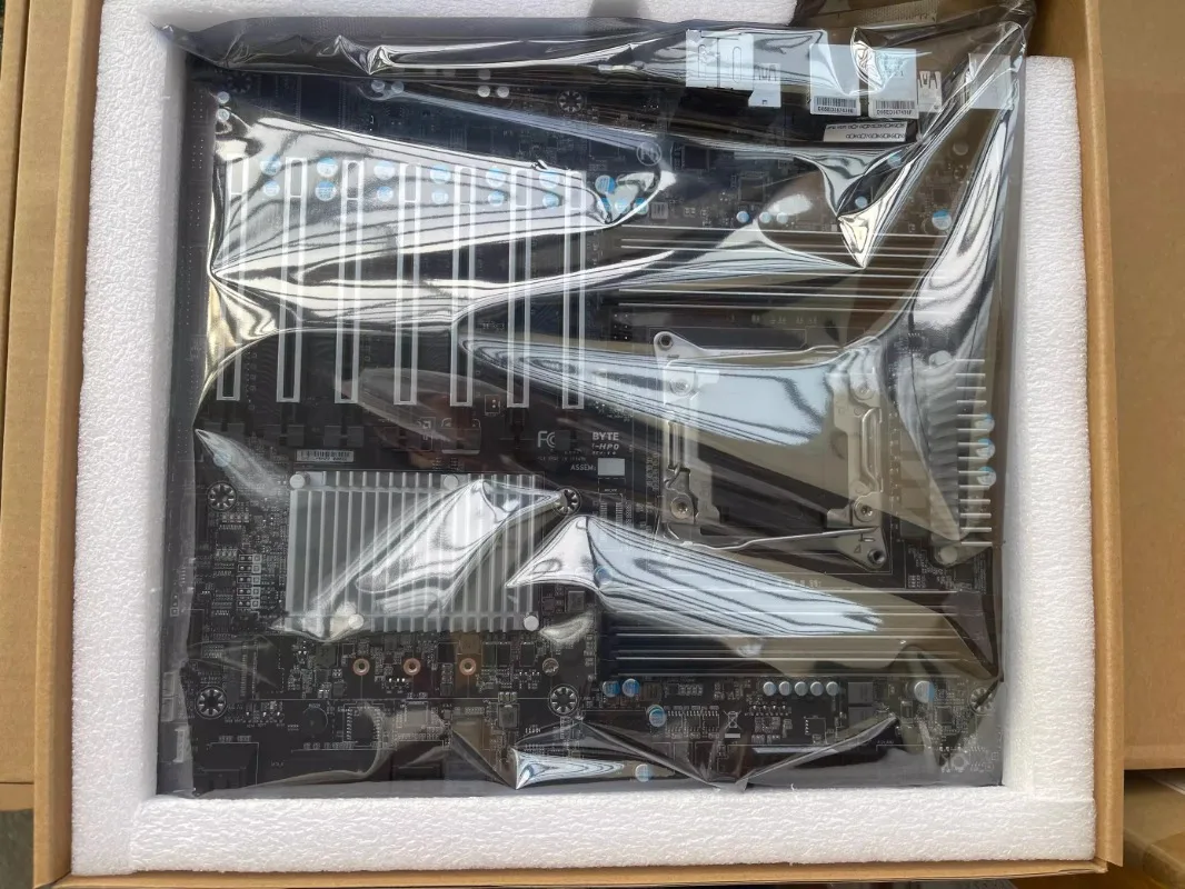 

Gigabyte/Gigabyte MW51-HP0, C422, U.2, M.2, 4GPU, TPM, 4 graphics cards VROC, CEB,