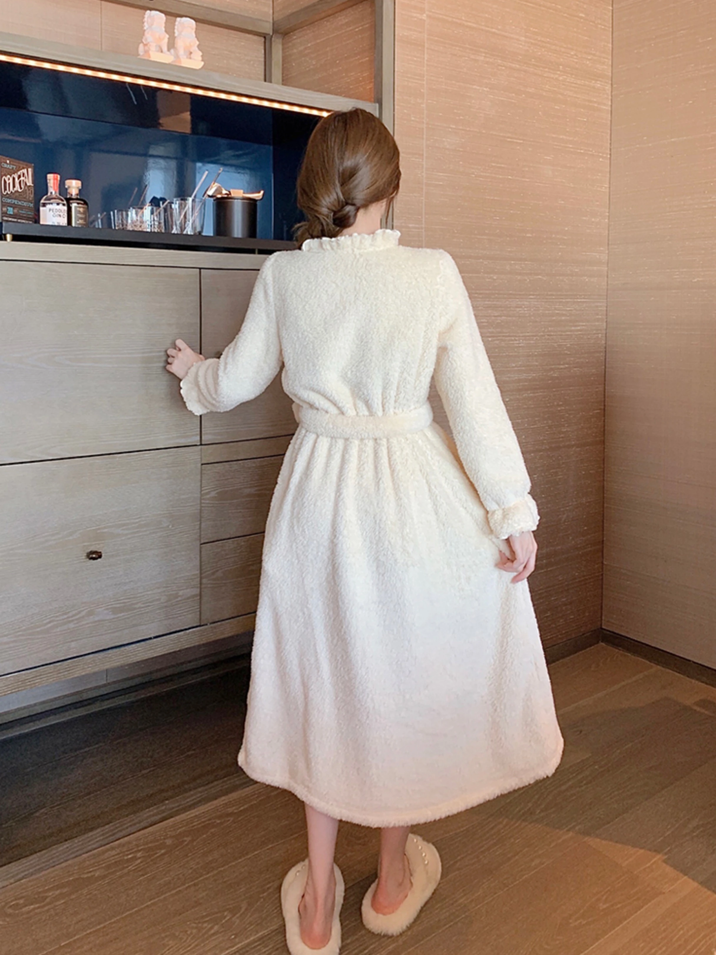 Winter Coral Fleece Robes Women Solid Ruffles Plush Plus Velvet Thicker Sleepwear Soft Comfortable Long Bathrobe Females Simple