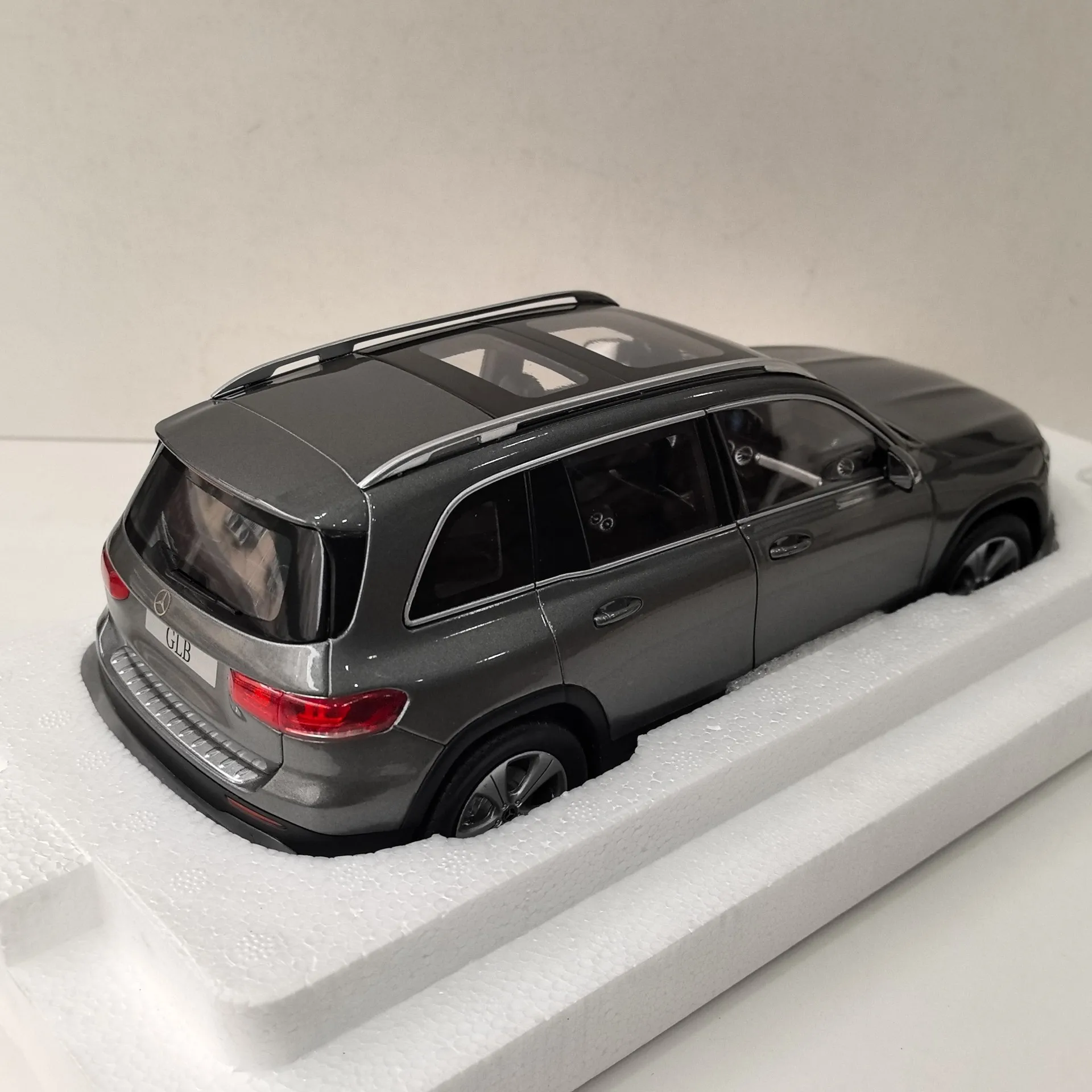 ダイキャストベンツ-ベンツ X247 GLB 2019 1:18 スケールのみ左右前輪ステアリング合金車モデルグッズおもちゃギフト