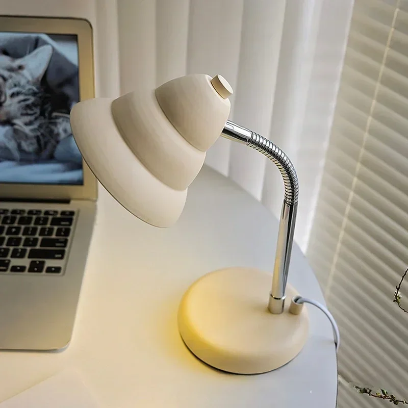 New Compact Instagram Style Minimalist Cream Colored Desk Lamp Extendable Bedroom Guest Photography Decoration Conch Desk Lamp