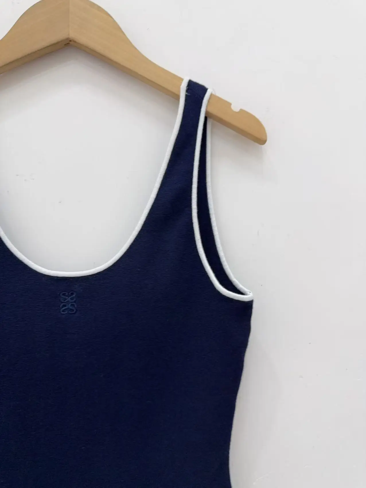 

Women's Fashion Slim Contrast Color Knitted One-Piece Vest