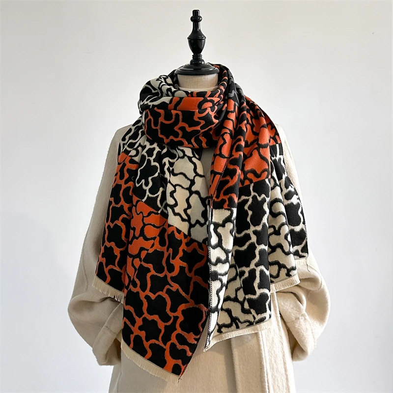 

2025 Winter Cashmere Scarf for Women Luxury Warm Shawl Leopard Print Windproof Cape Pashmina Handerchief designer Female Scrarf