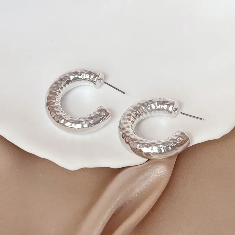 

Temperament Geometric New High-end Niche Light Luxury Exaggerated Trend Personalized Fashion Stud Earrings