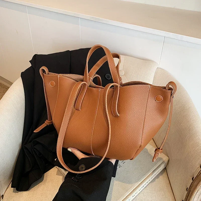 

New Zipper Solid Color PU Handheld Tote Bag Large Capacity Fashionable Women's Bag Premium Single Underarm Sweet Shoulder Bag
